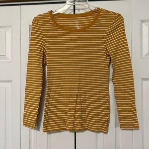 3/$12 🎉 Yellow Gap long sleeve
